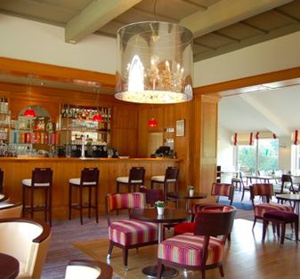 Hotel De La Bretesche bar