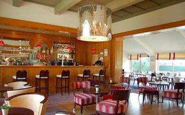 Hotel De La Bretesche bar